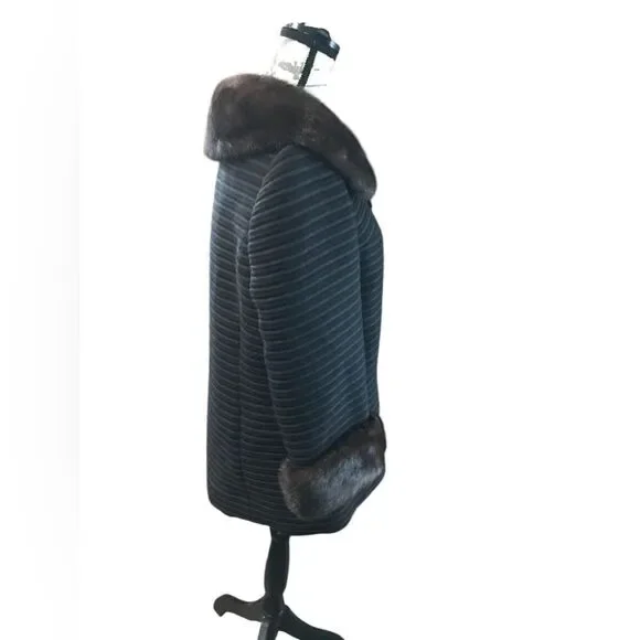 Vintage Forstmann Fur Coat Size Medium - Picture 3 of 11